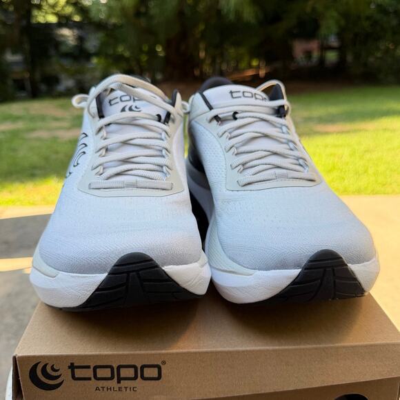 NWT Topo Athletic Aura Running Shoes White Gray Size 9.5 main image 5